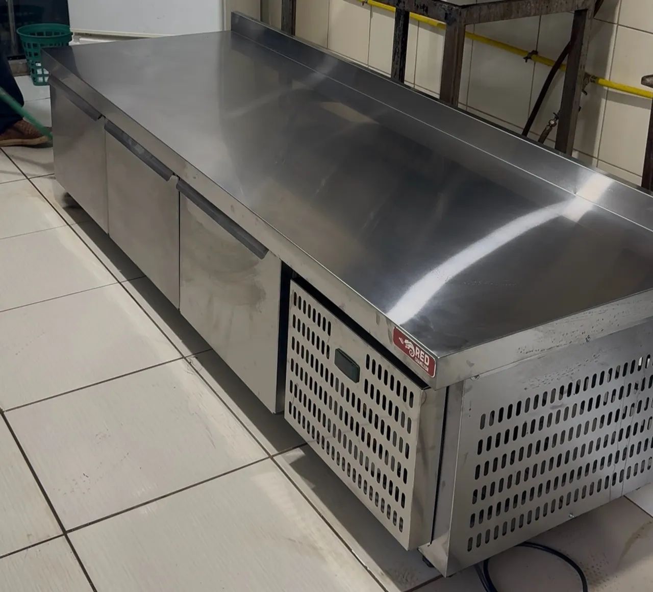 Balcão inox Refrimate Red Chameleon 