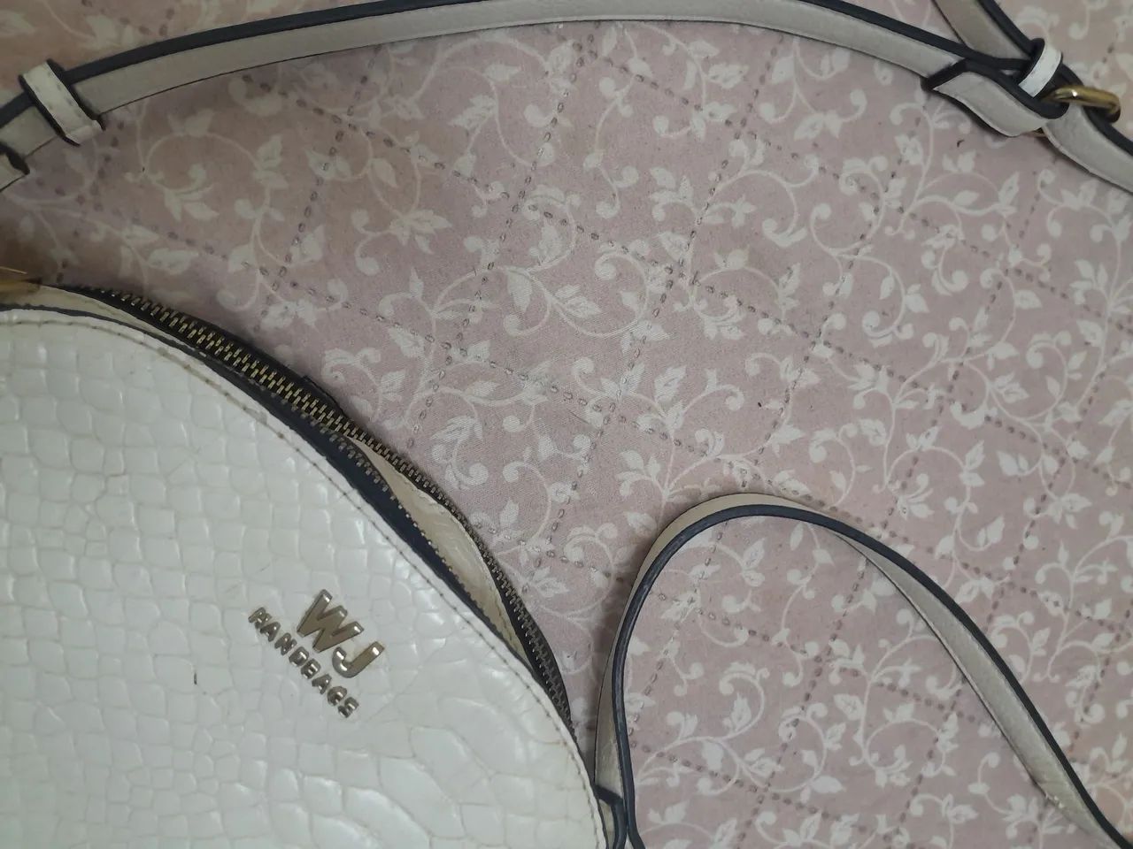 Vendo sapato e bolsa os 2 por 40 - Foto 3