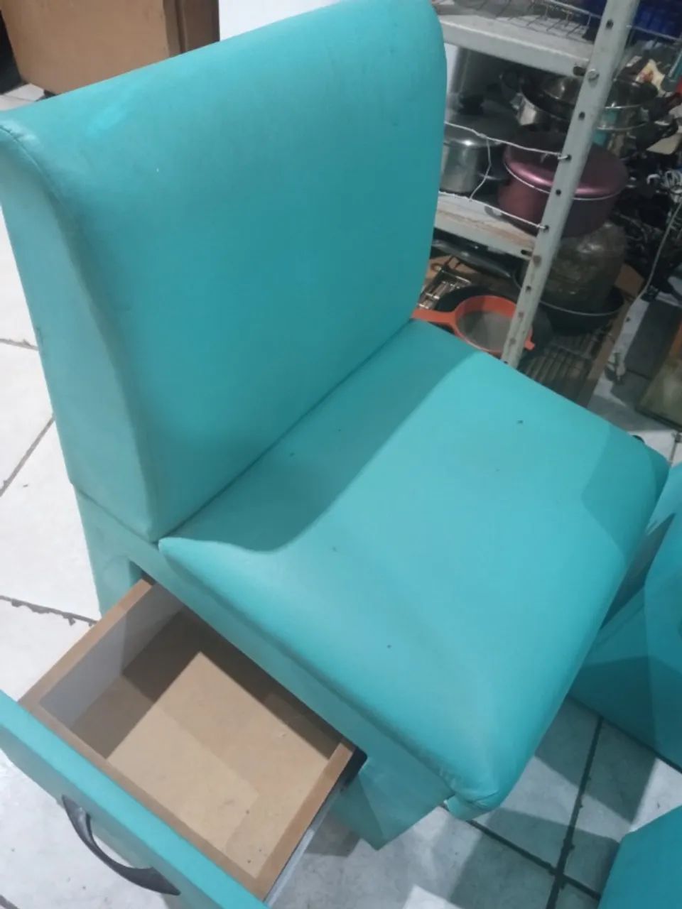 (Cód 049) Conjunto Pedicure com Poltranas e Puff tudo bem conservado  - Foto 5