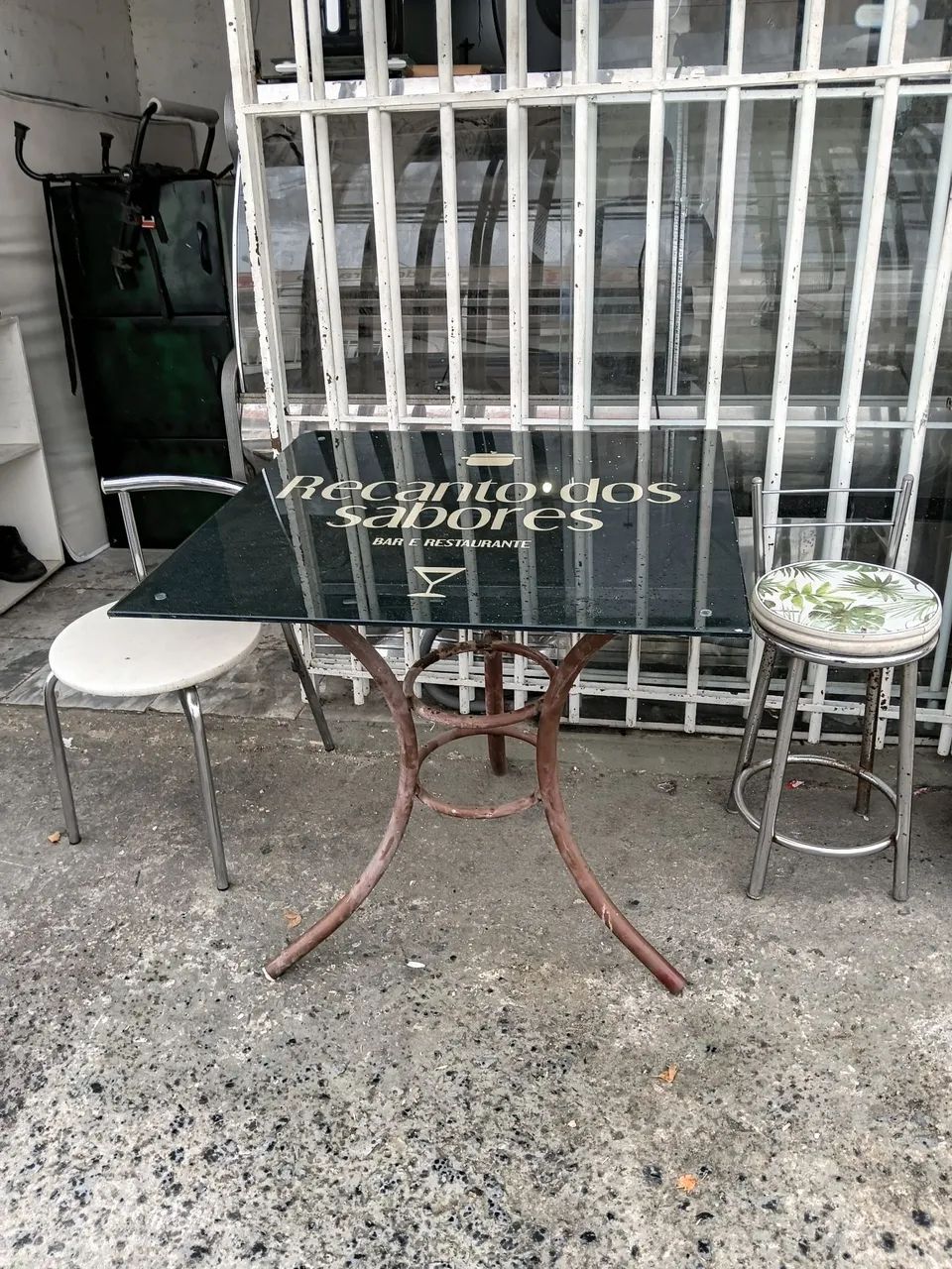 Mesa com dois bancos  - Foto 2