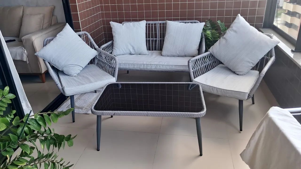 Conjunto de varanda (sofá + poltronas + mesa) R$1.000,00