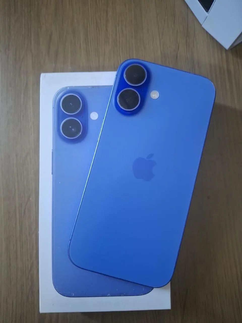 iPhone 16 Azul