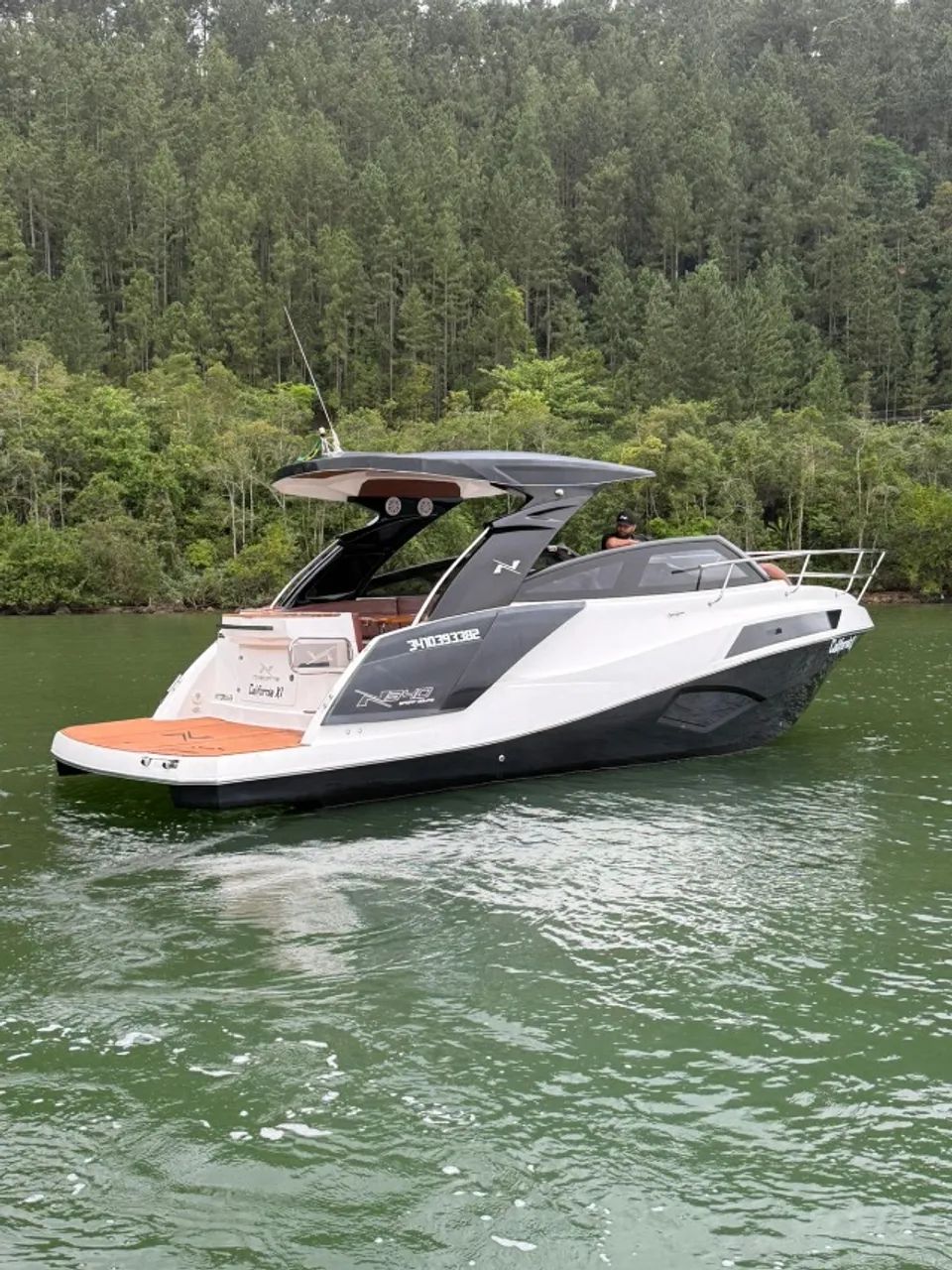 Lancha NX 340 - Ampla, Moderna e Super Conservada