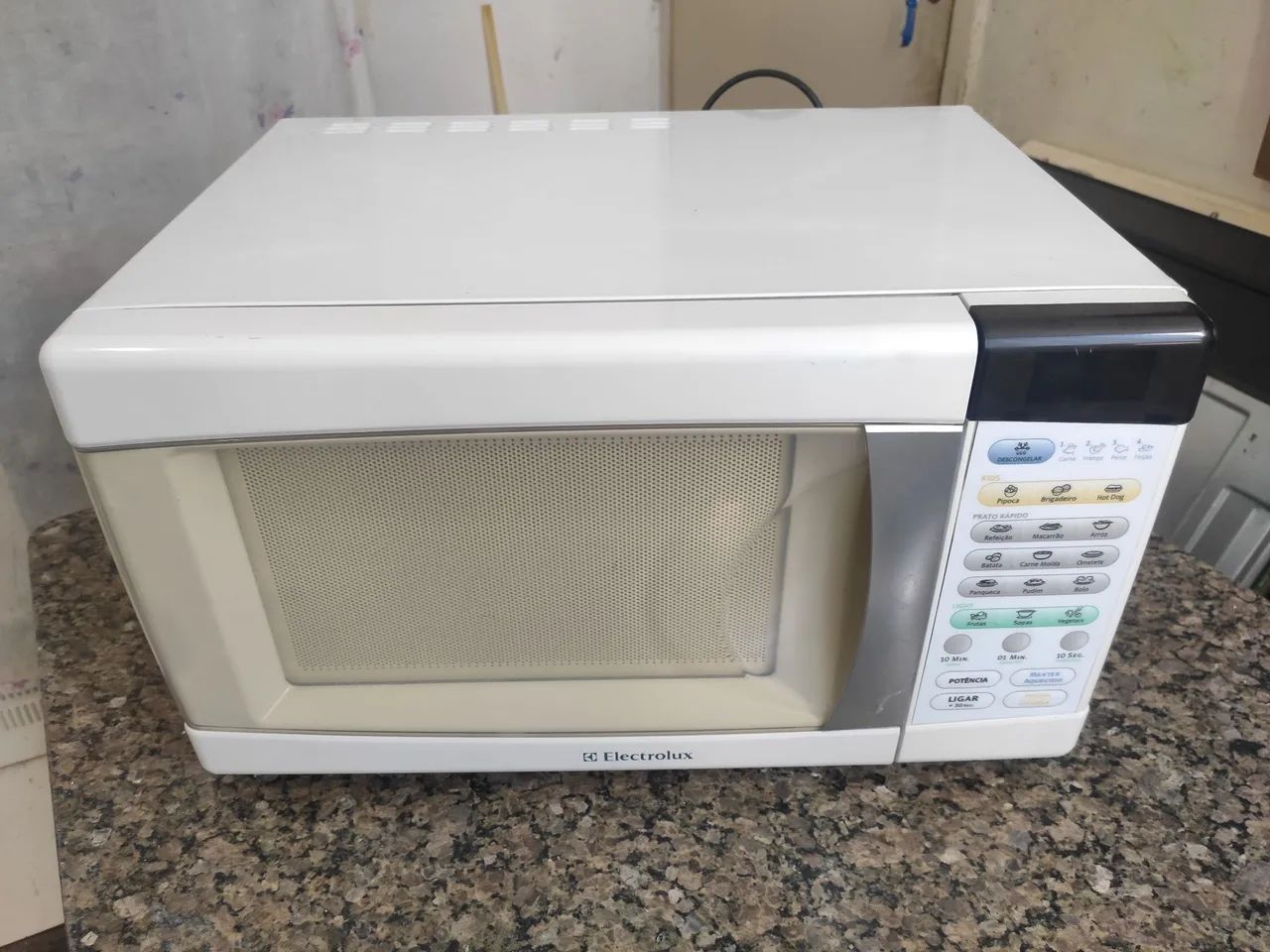 Microondas Eletro lux 23 litros, com garantia de 3 meses. - Foto 2