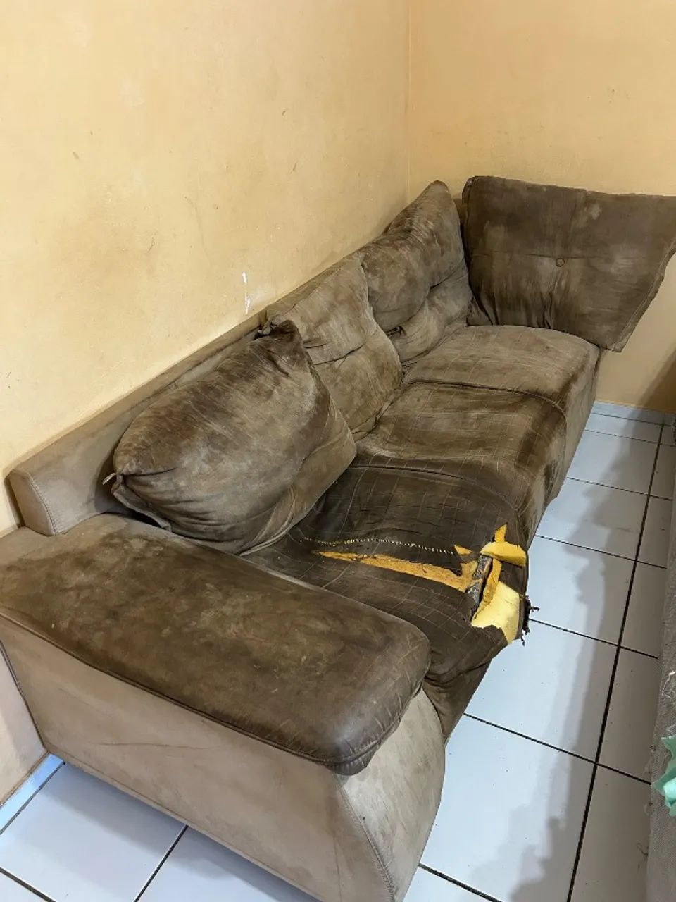 Sofá em L 5 lugares para reformar - Foto 4