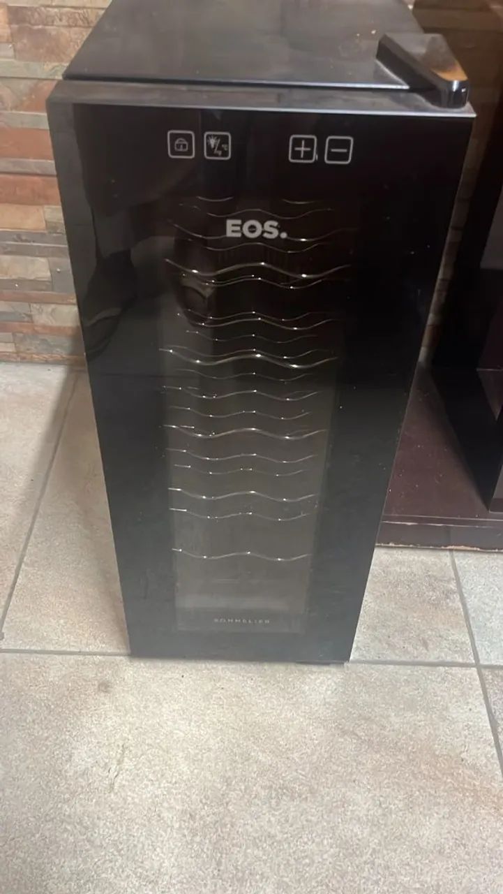 Adegas EOS para 12 vinhos