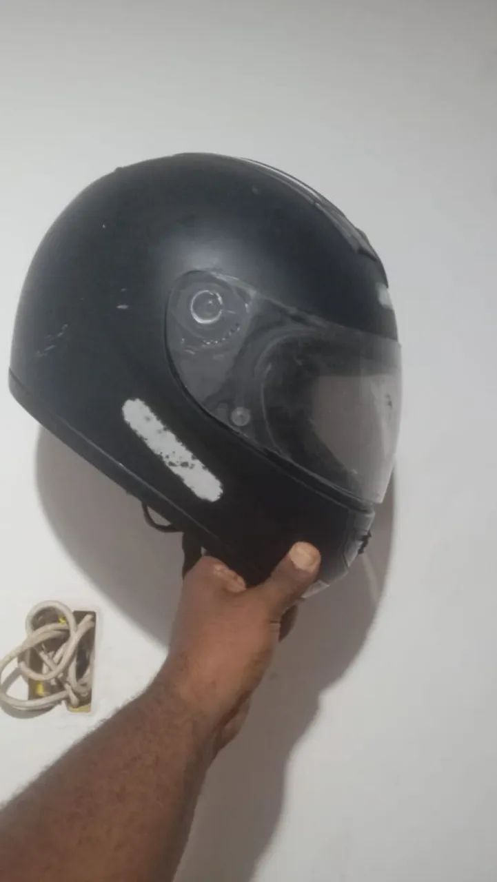 Capacete em bom estado de conservação 
