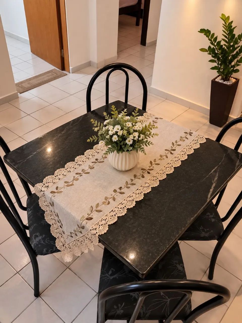 Mesa de mármore novíssima!! 