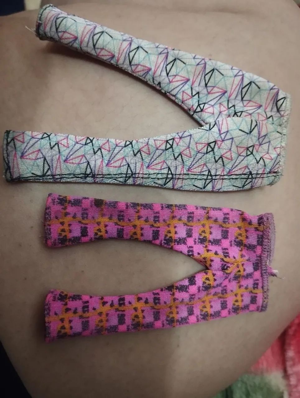 Monster high calça vênus básica e Abby 