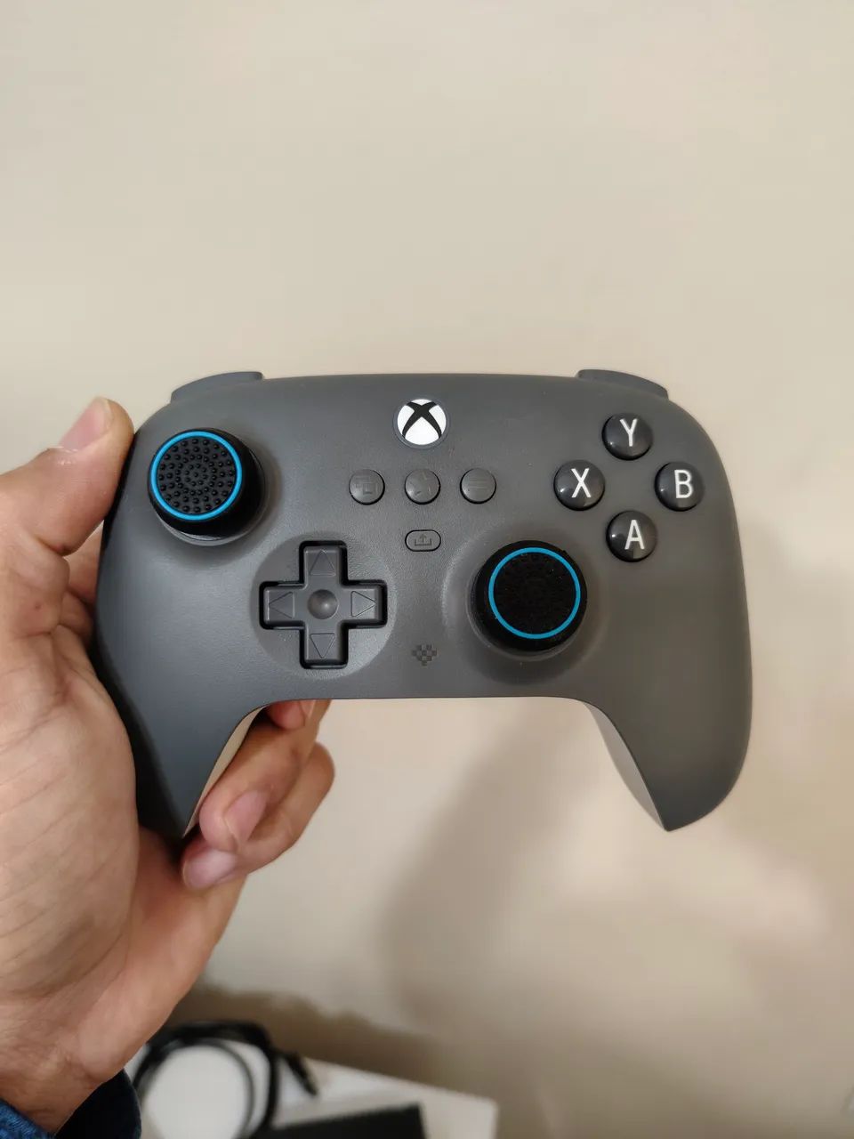 Xbox One fat 1Tb com 2 controles  - Foto 3