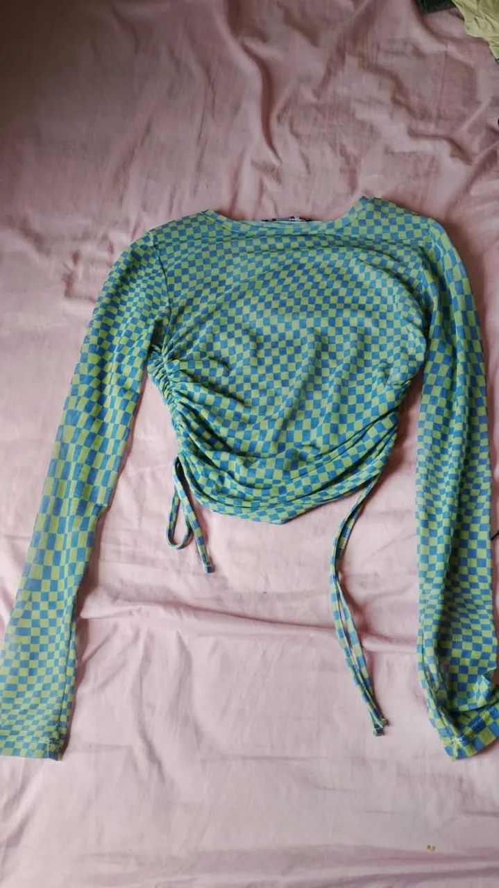 Blusa verde e azul