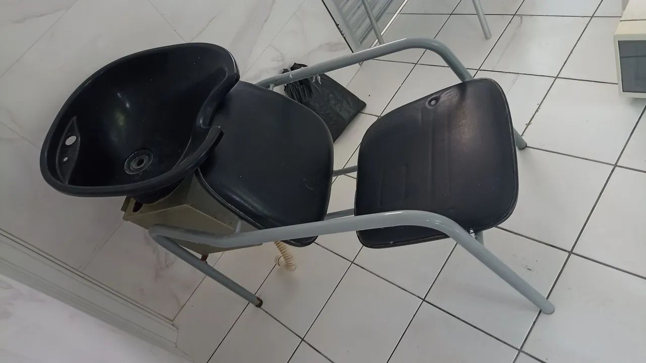High-quality shampoo chair.