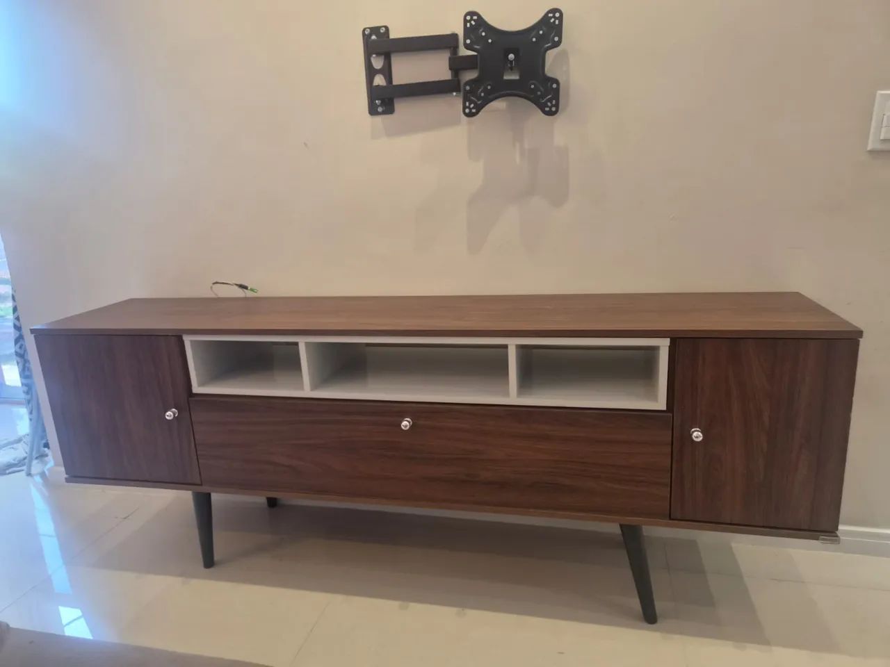Rack para TV em Madeira com Nichos e Portas, Ótimo Estado