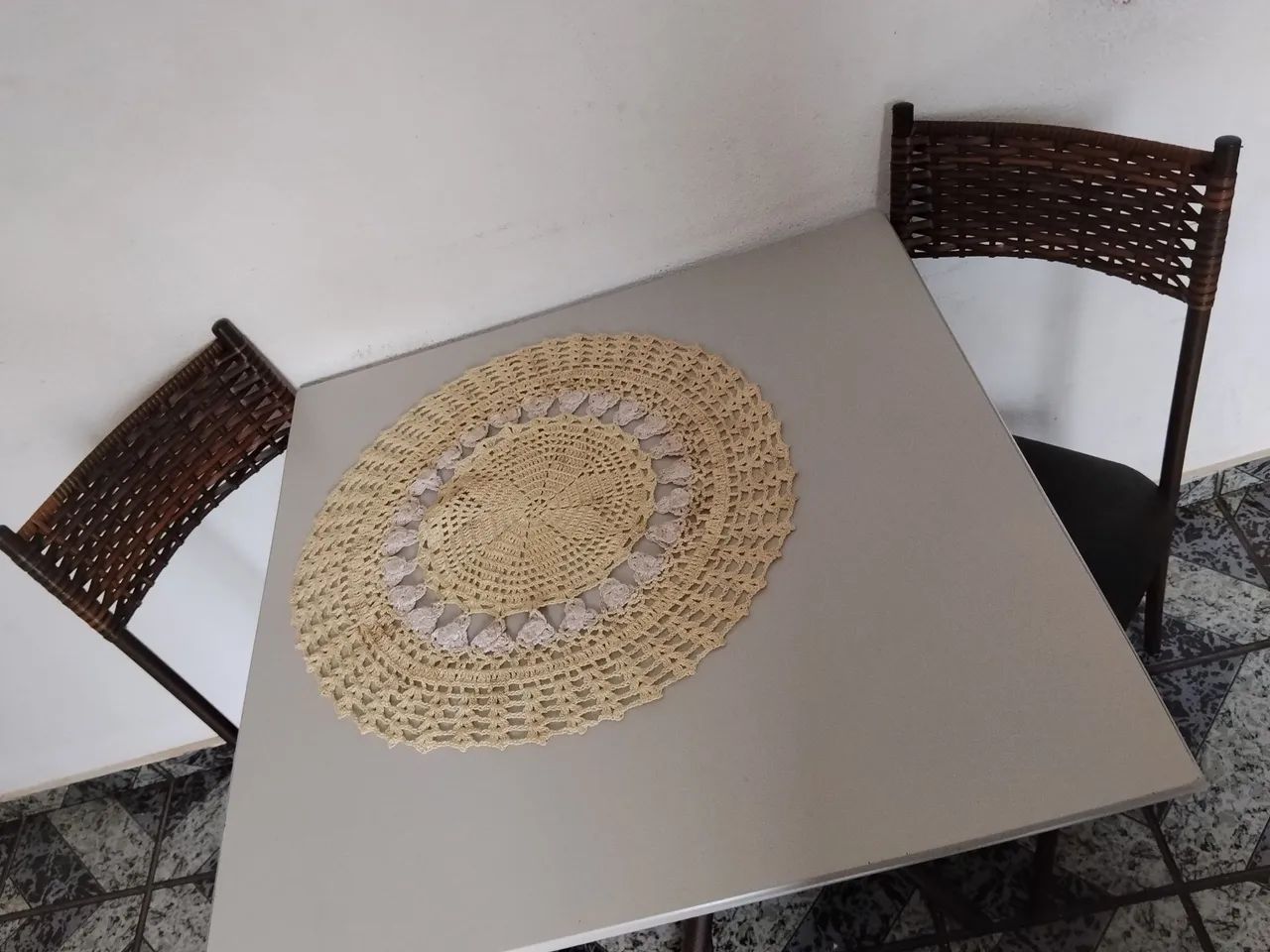 Mesa de Jantar c 2 cadeiras  - Foto 3