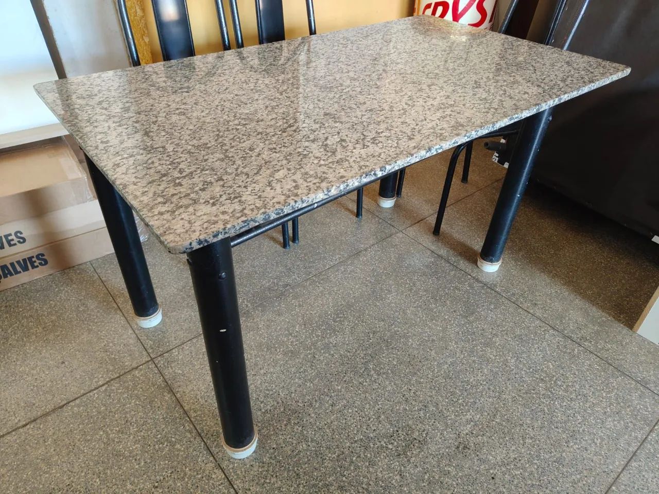 Mesa de mármore com 6 cadeiras  - Foto 5
