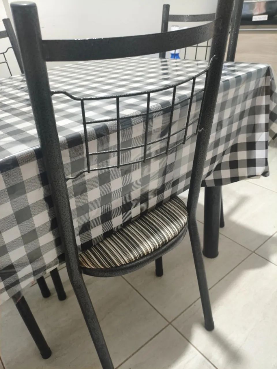 Mesa 4 Cadeiras tampo de Granito (Retangular)100x60 - Foto 3