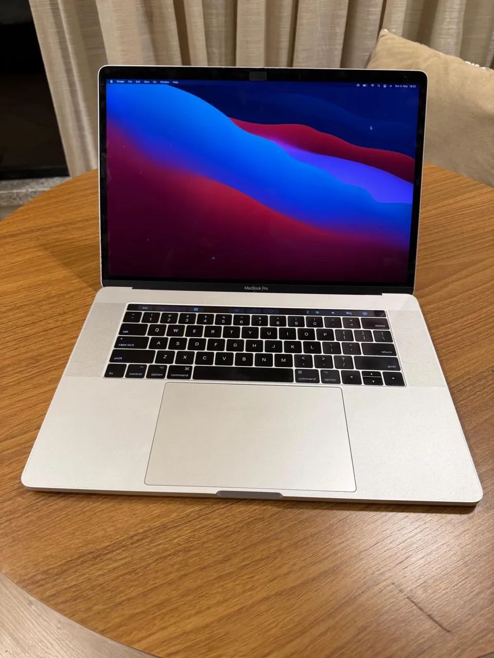 MacBook Pro 15, i7 16GB SSD Radeon 2017 - Excelente Estado