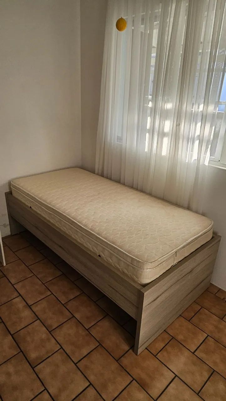 Cama de solteiro com colchão