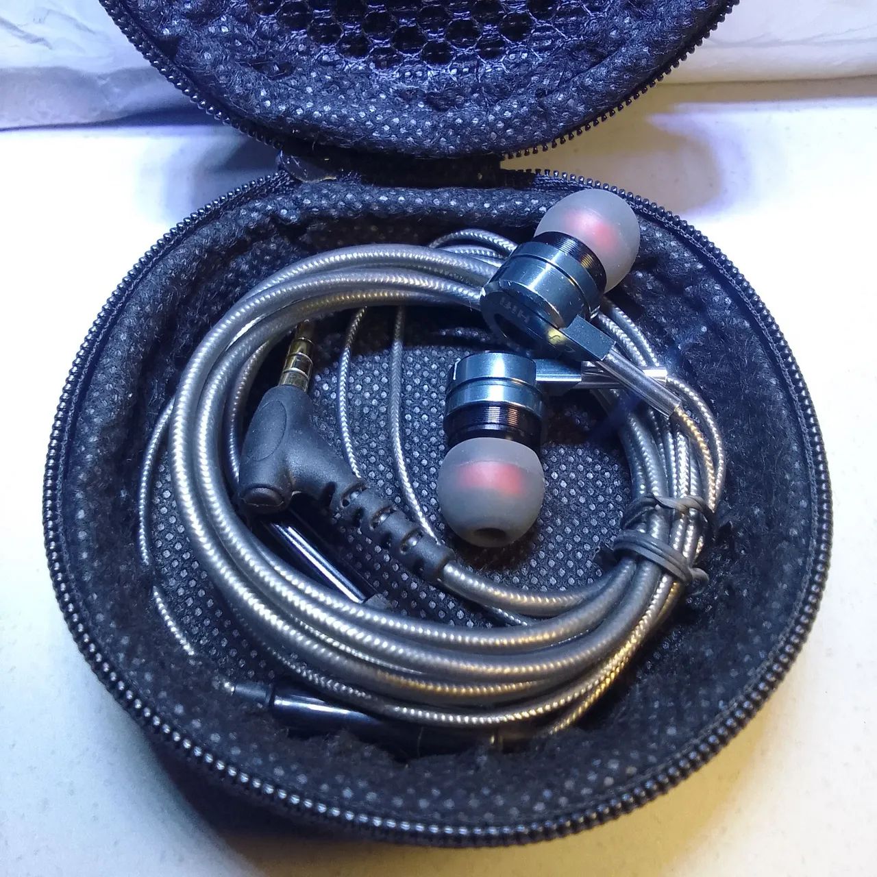 Fone de ouvido intra-auricular + estojo impermiavel  - Foto 4