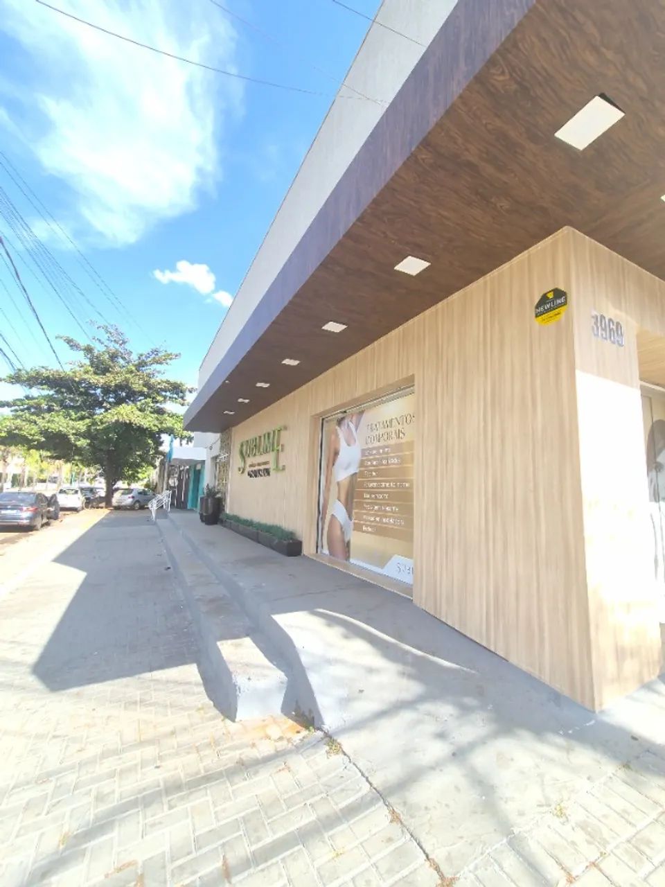 Sala comercial de 45m² em frente ao Carrefour da T-9 - Foto 2