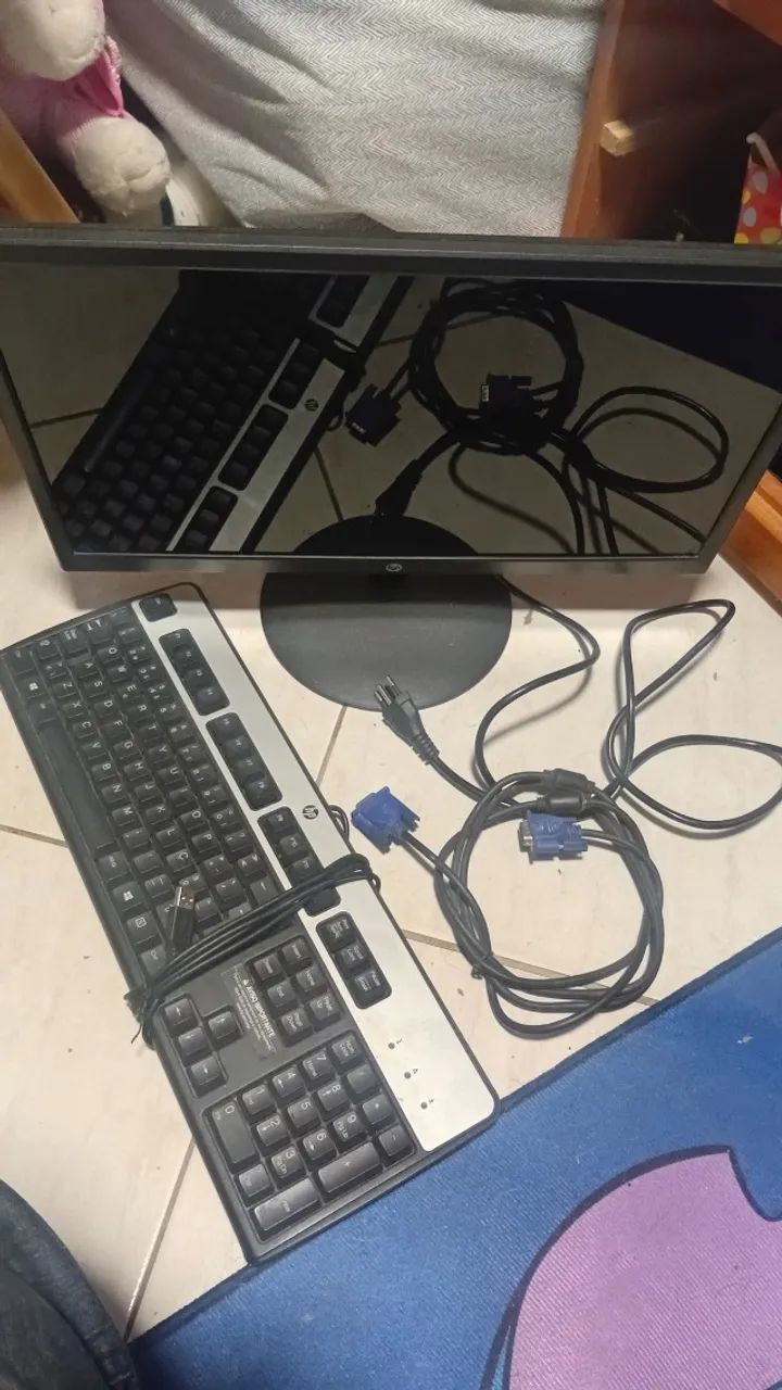 Monitor 20' + cabo VGA + teclado