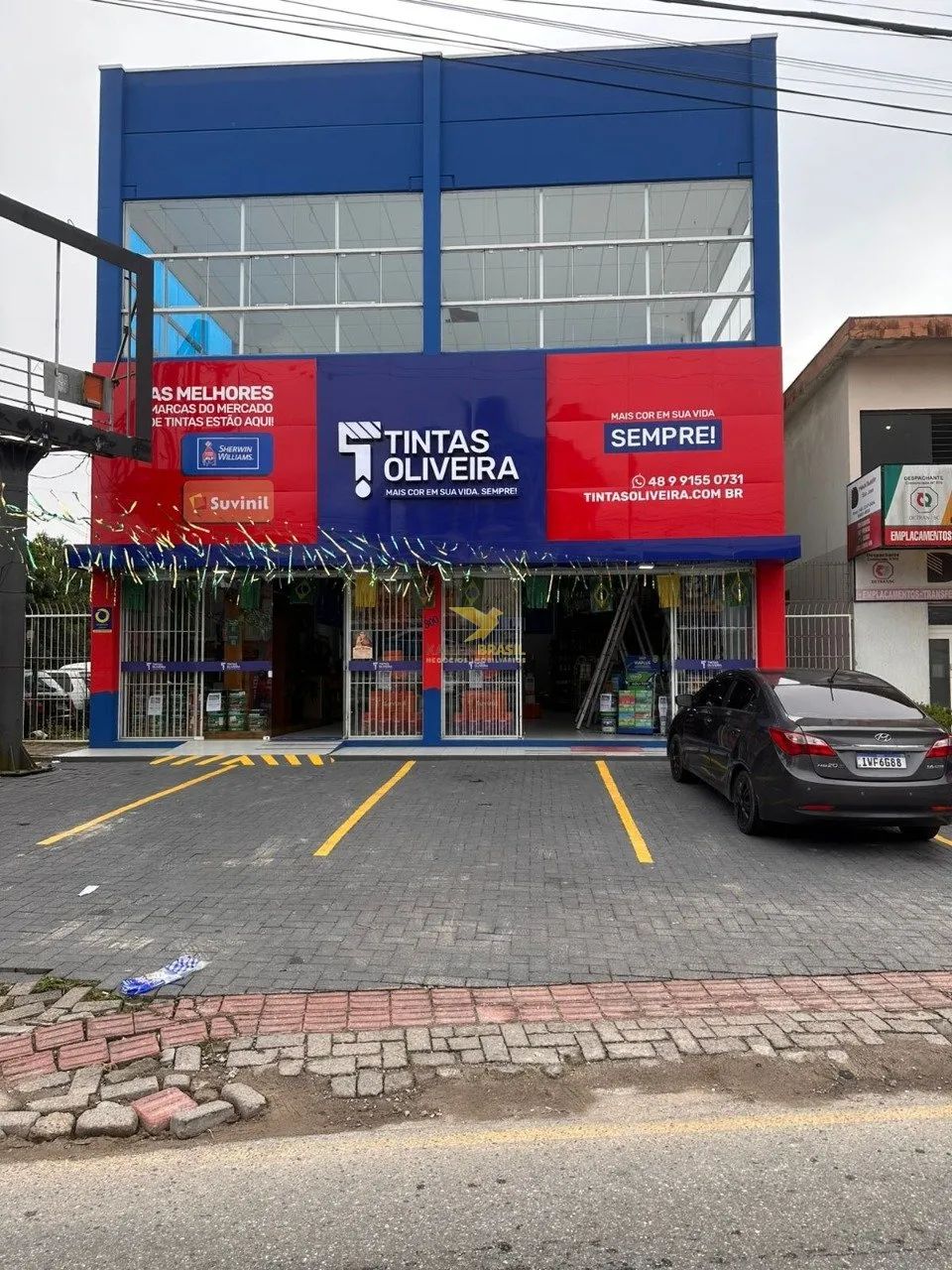 Sala/Andar Corporativo com 370m² e Vista para a BR-101 em São José