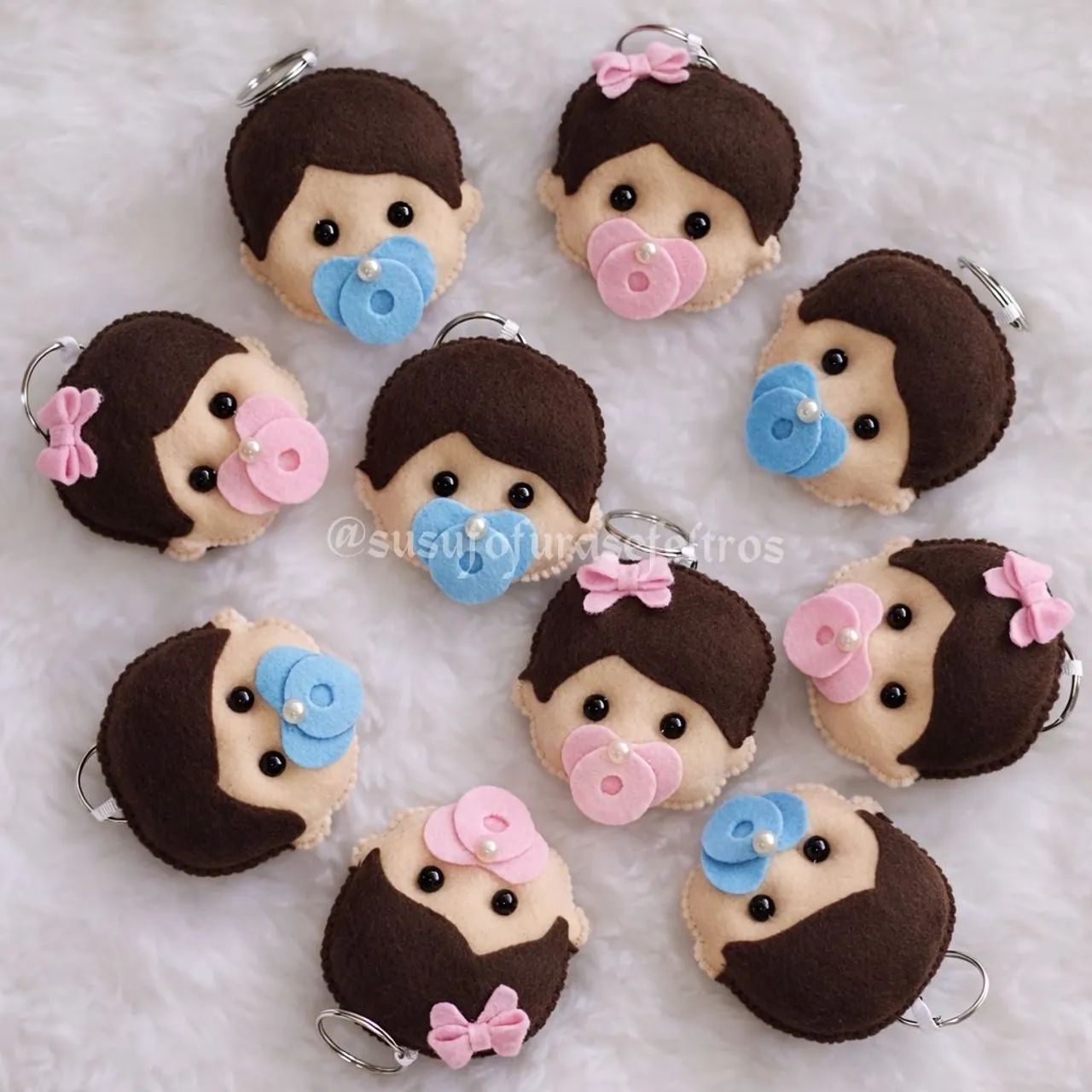 Chaveiros para lembrancinhas chá de bebê.