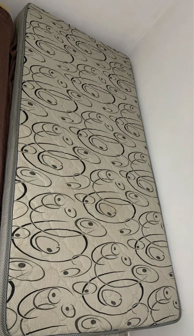 Vendo cama Box solteiro EM EXCELENTE ESTADO - Foto 2