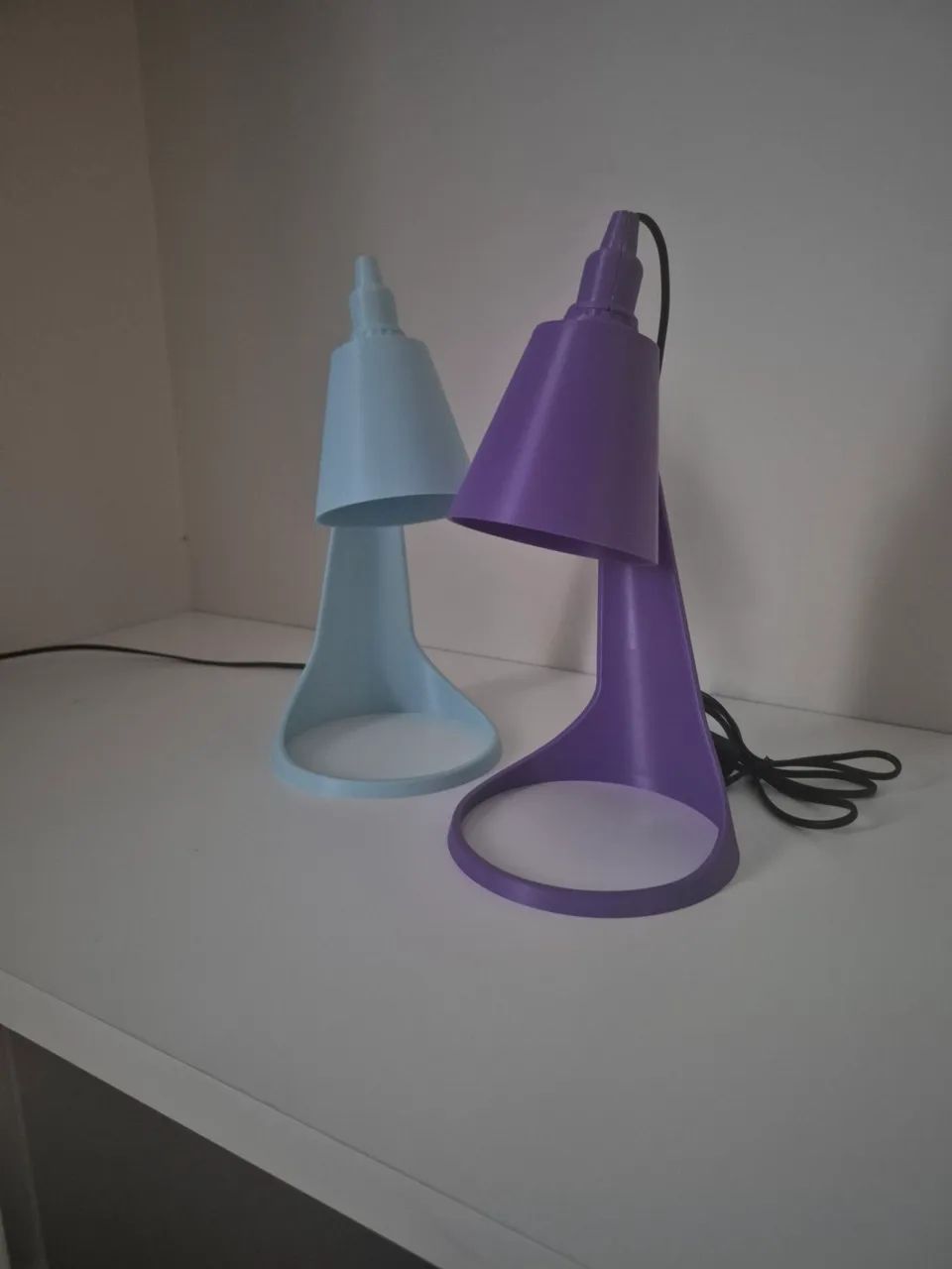Luminária de mesa 127v