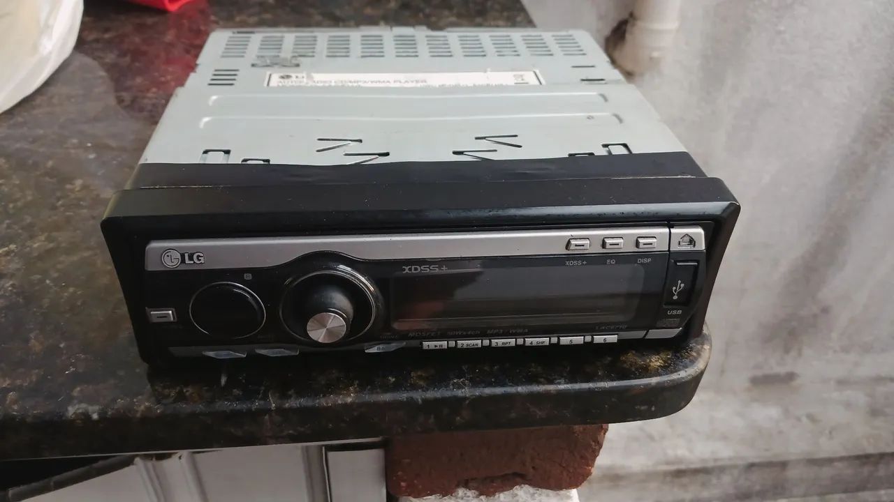 Som automotivo LG