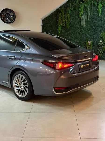 Lexus ES300h ES-300H ES300h 2.5 16V Aut. (hybrid), foto 10 de 18