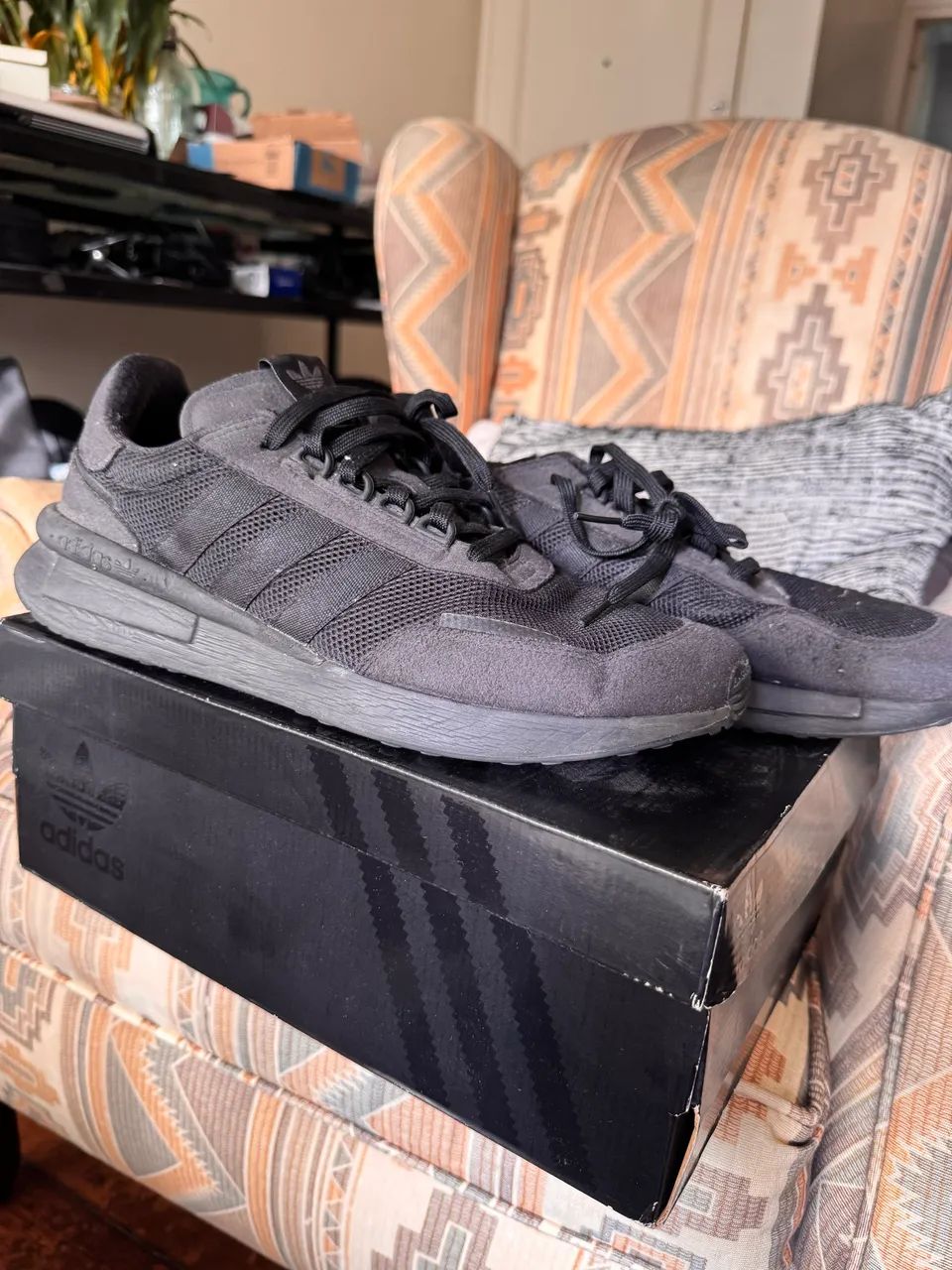 Tênis preto adidas 
