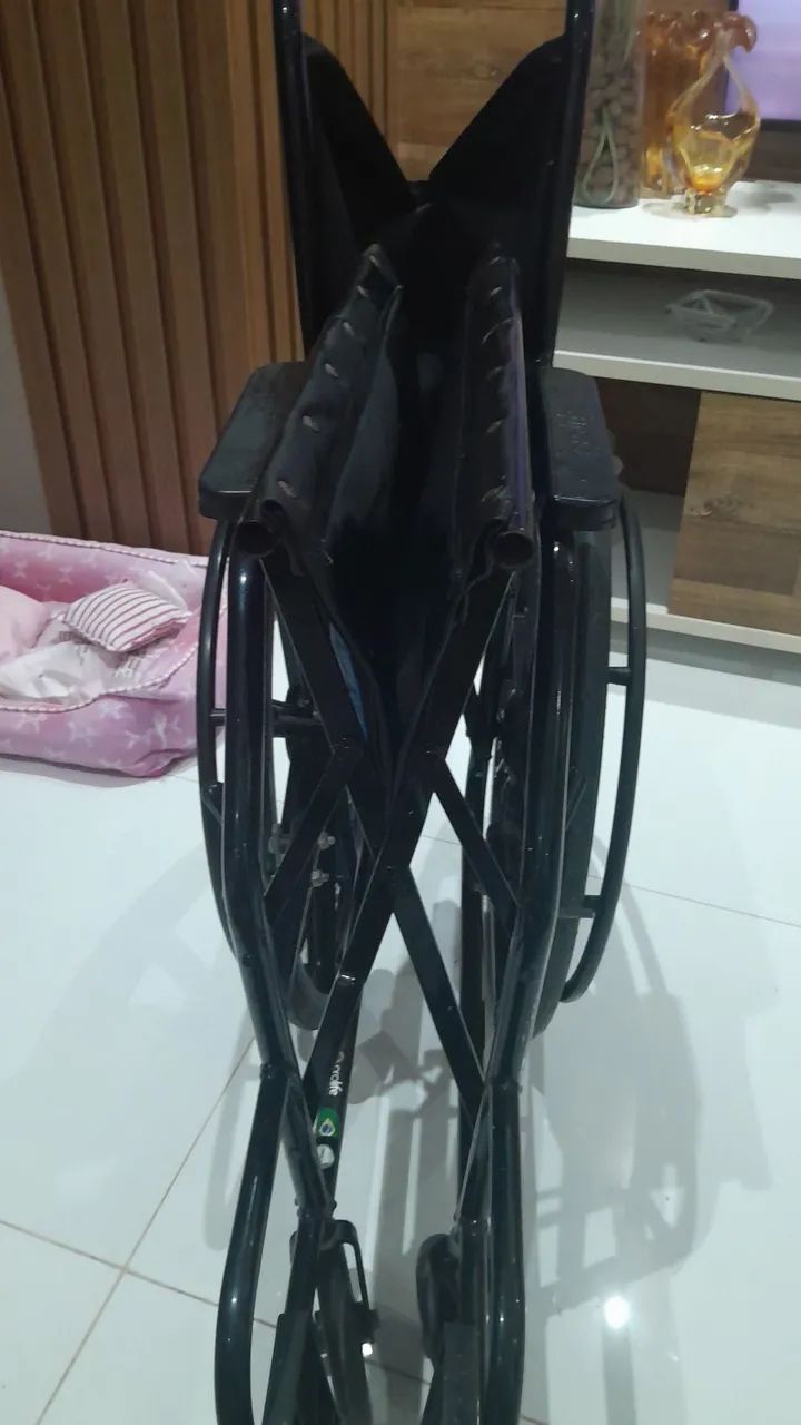 Cadeira de rodas pouco uso ! Novissima!