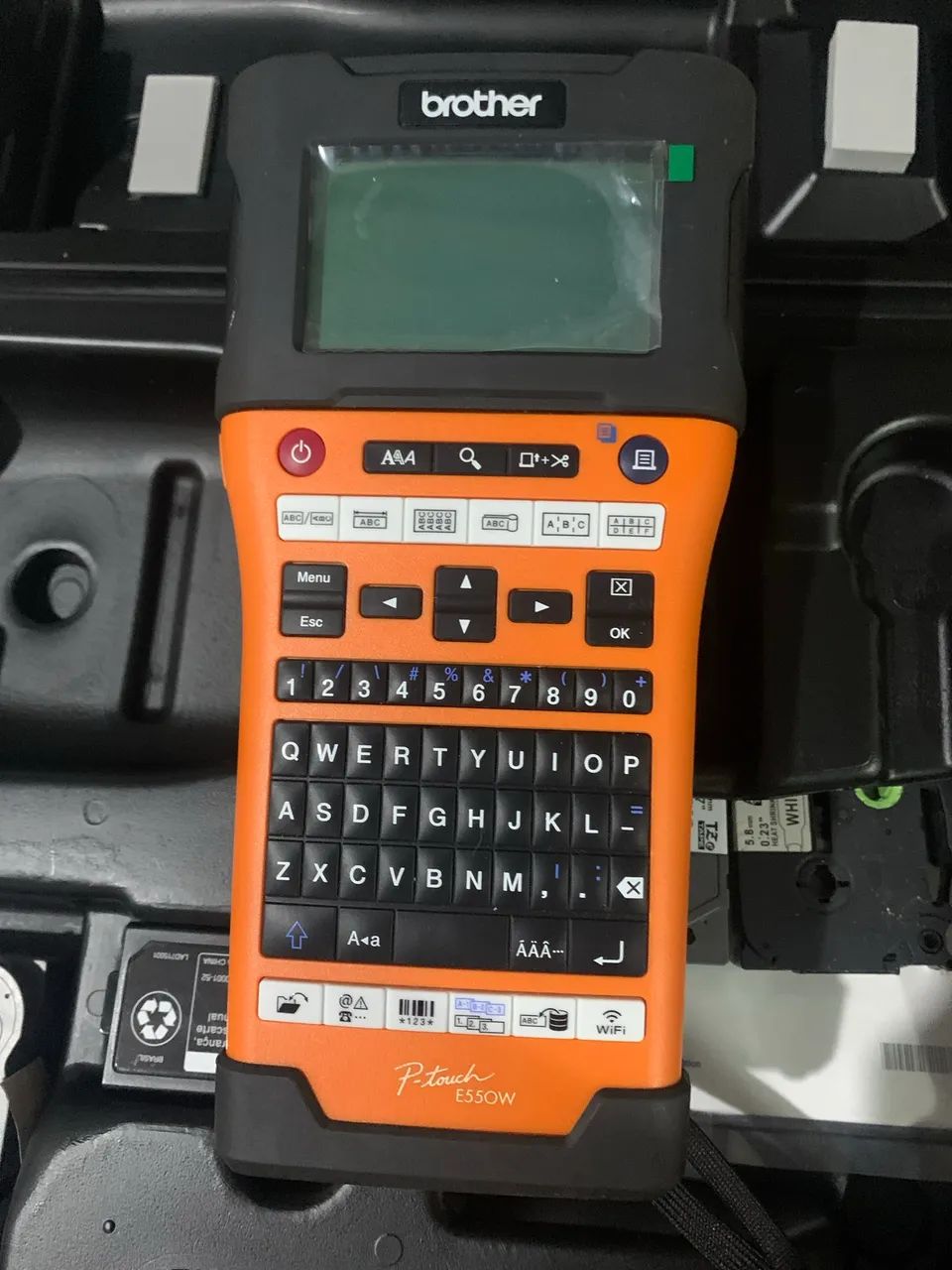 Vendo uma Rotuladora eletrônica da Brother PT-E550WVP - Foto 3