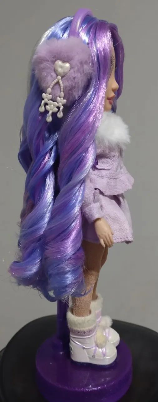 Boneca Rainbow High Violet. Leia descrição  - Foto 3