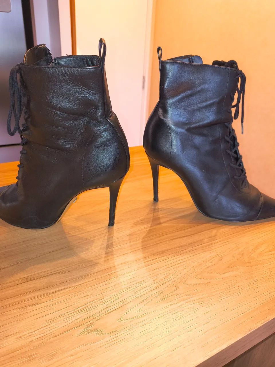 Bota semi nova Arezzo 36