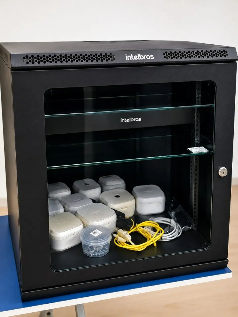 Rack Intelbras 12U 19 com Porta de Vidro + Prateleiras - Excelente Estado - Foto 2