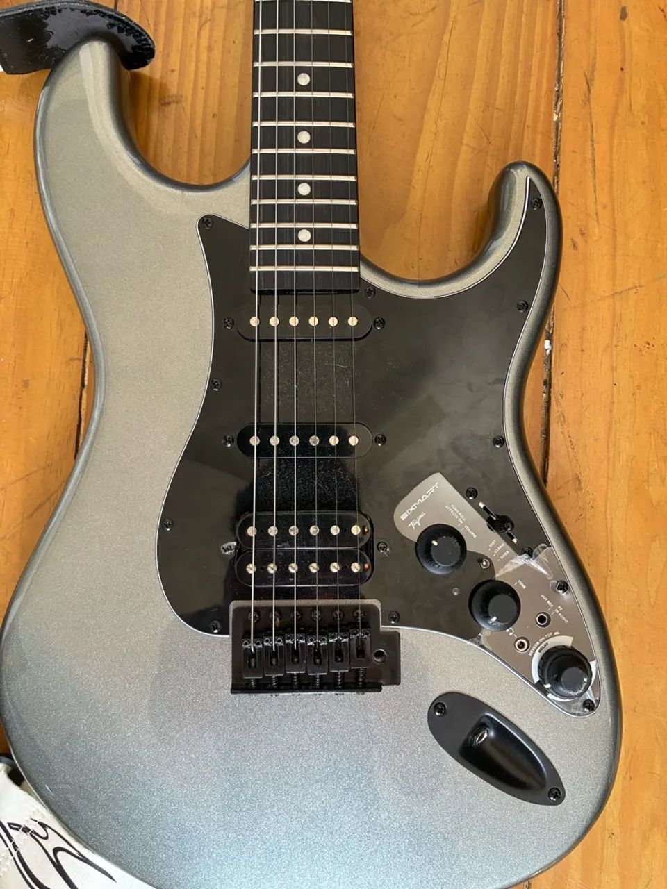Guitarra Stratocaster Tajima Sixmart - Foto 3
