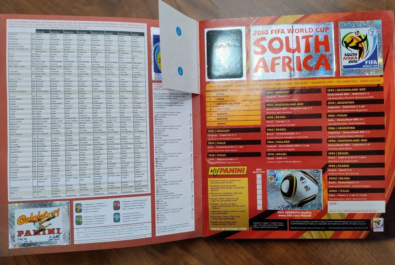 álbum completo da copa do mundo de 2010, raridade. pequena avaria na contra capa. - Foto 3