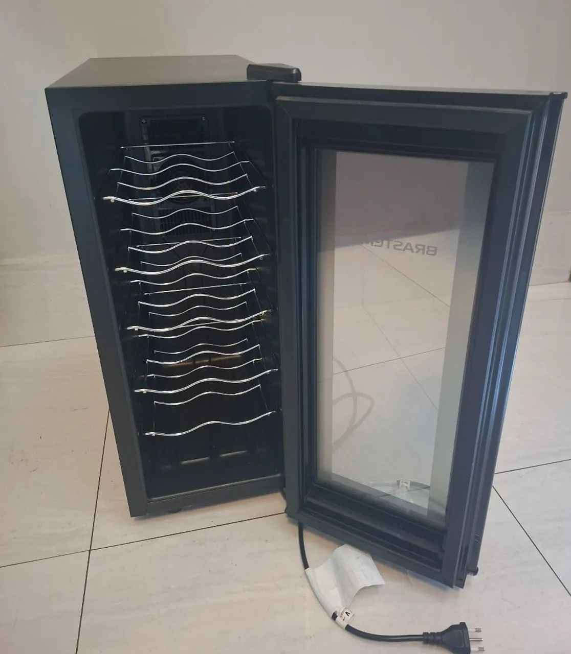 ADEGA COMPACTA CLIMATIZADA BRASTEMP - Foto 2