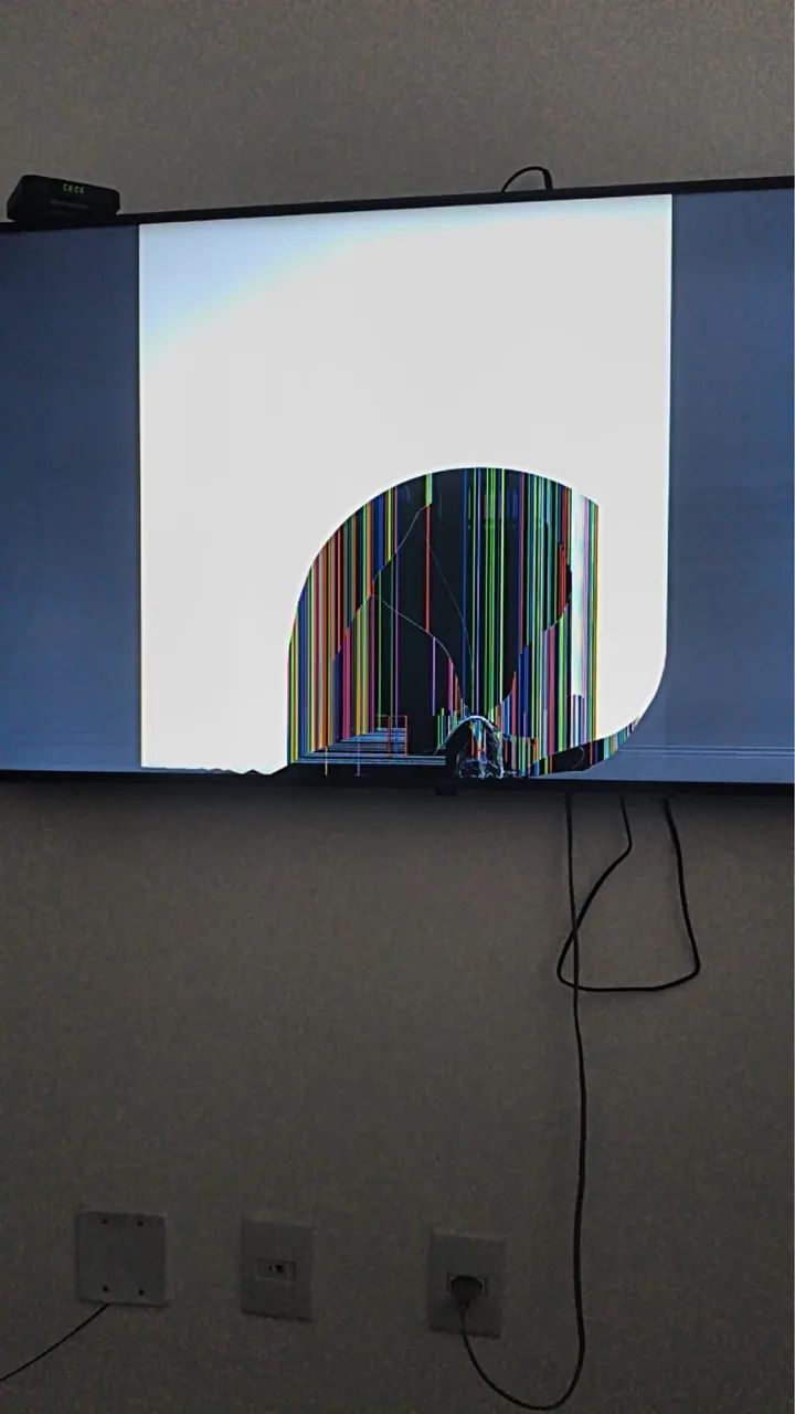 Vendo TV LG com tela quebrada  - Foto 3