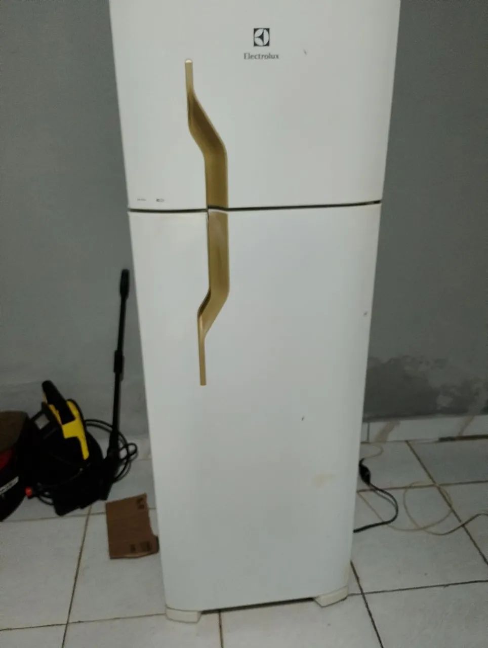 vendo geladeira duas portas 