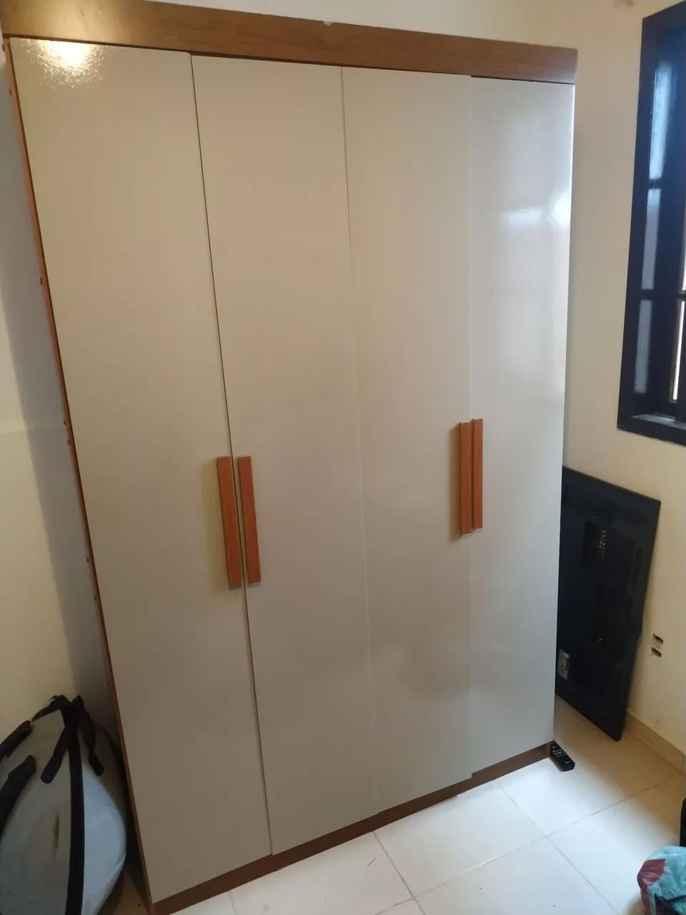 Mesa, rack e guarda roupa - Foto 4