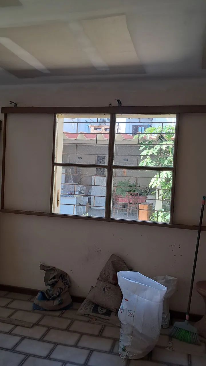 Ótima Janela de correr em ferro completa e com vidros.  Abertura total 1,30m  x 1m .  - Foto 2