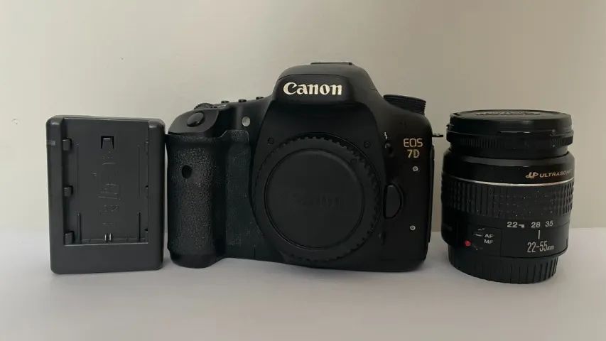 Canon EOS 7D + EF 22-55mm