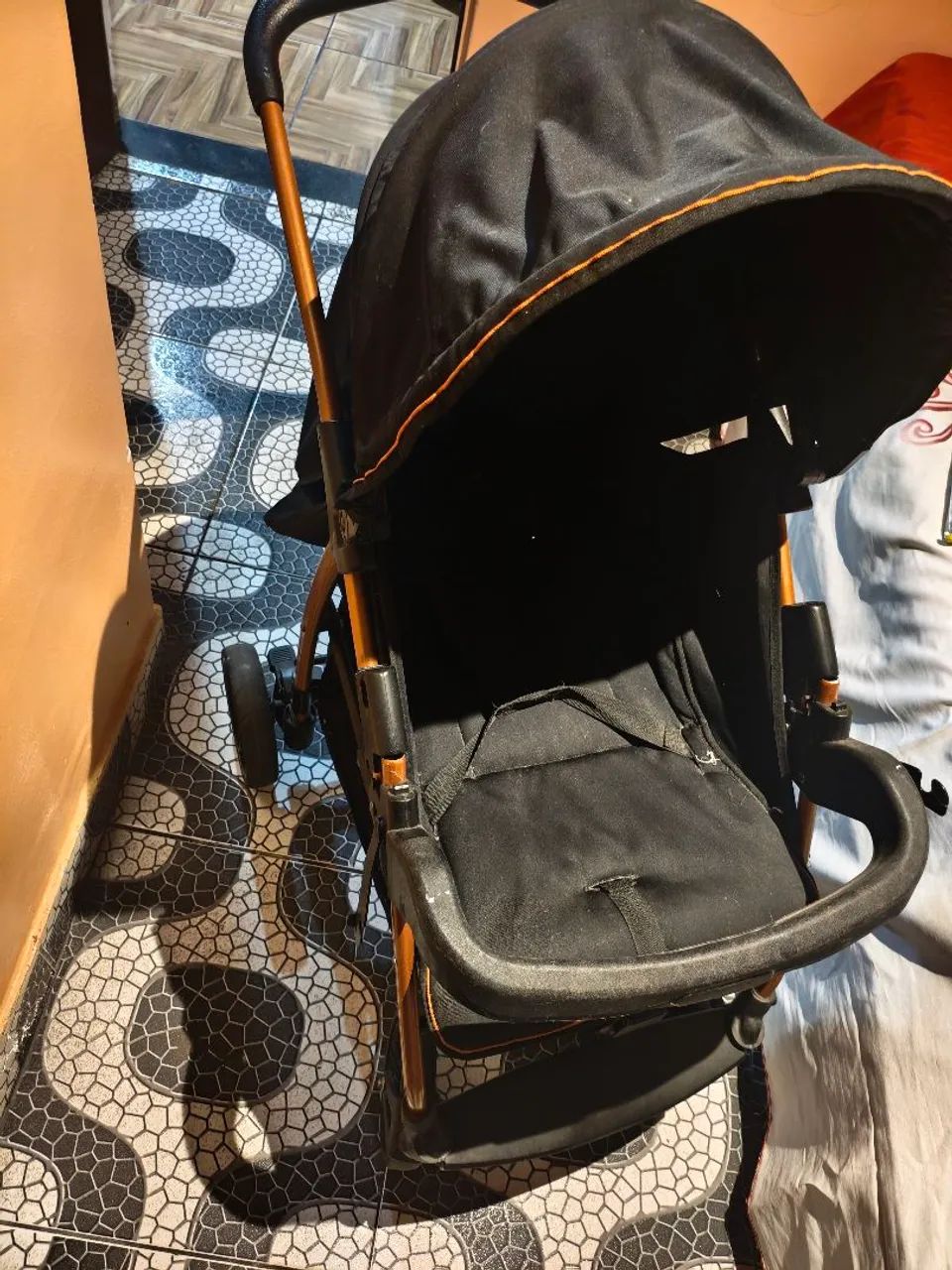 vendo carrinho bebê e cercadinho  - Foto 5
