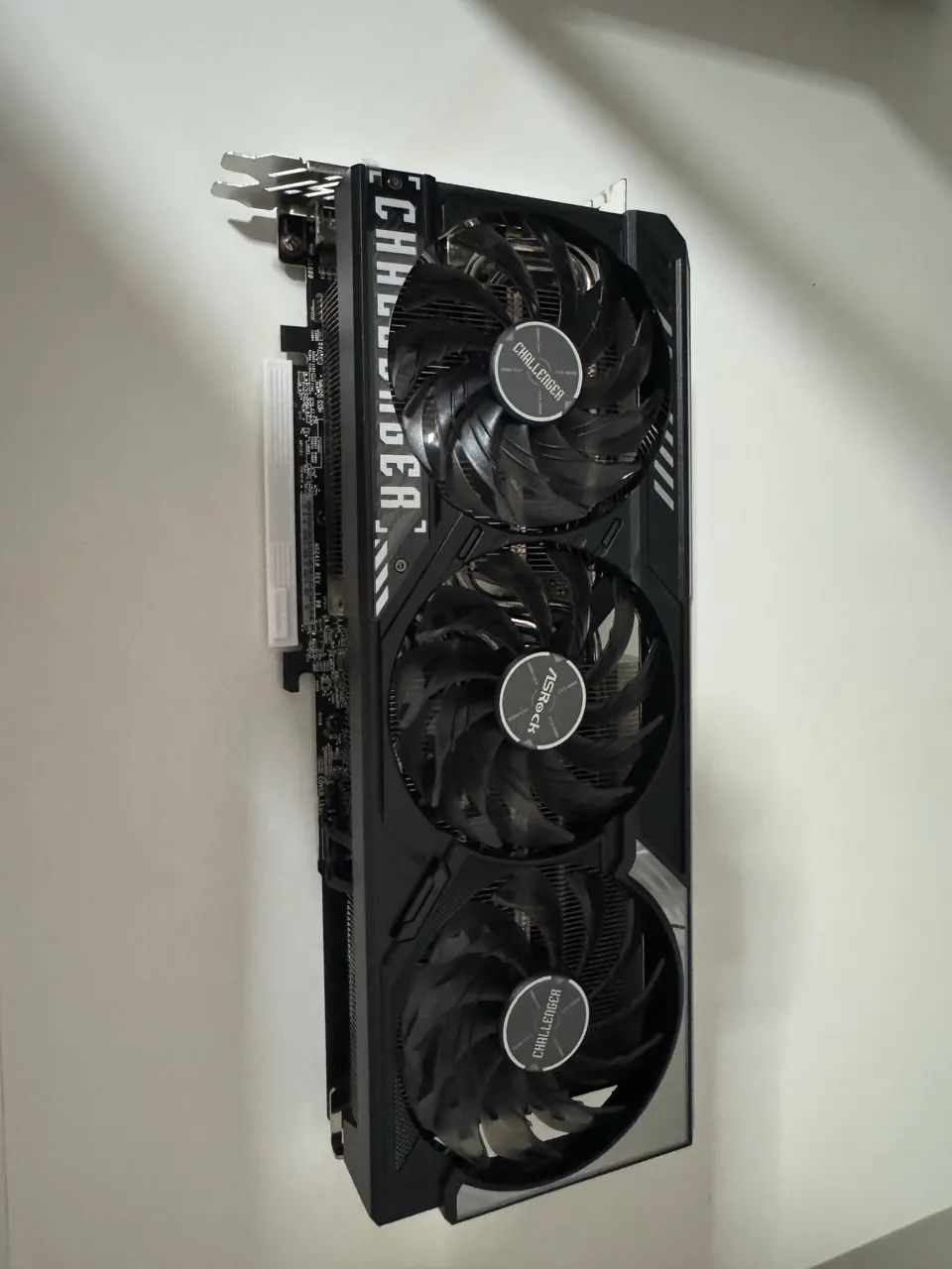 RX 9070 XT 16GB CHALLENGER ASROCK - Foto 2