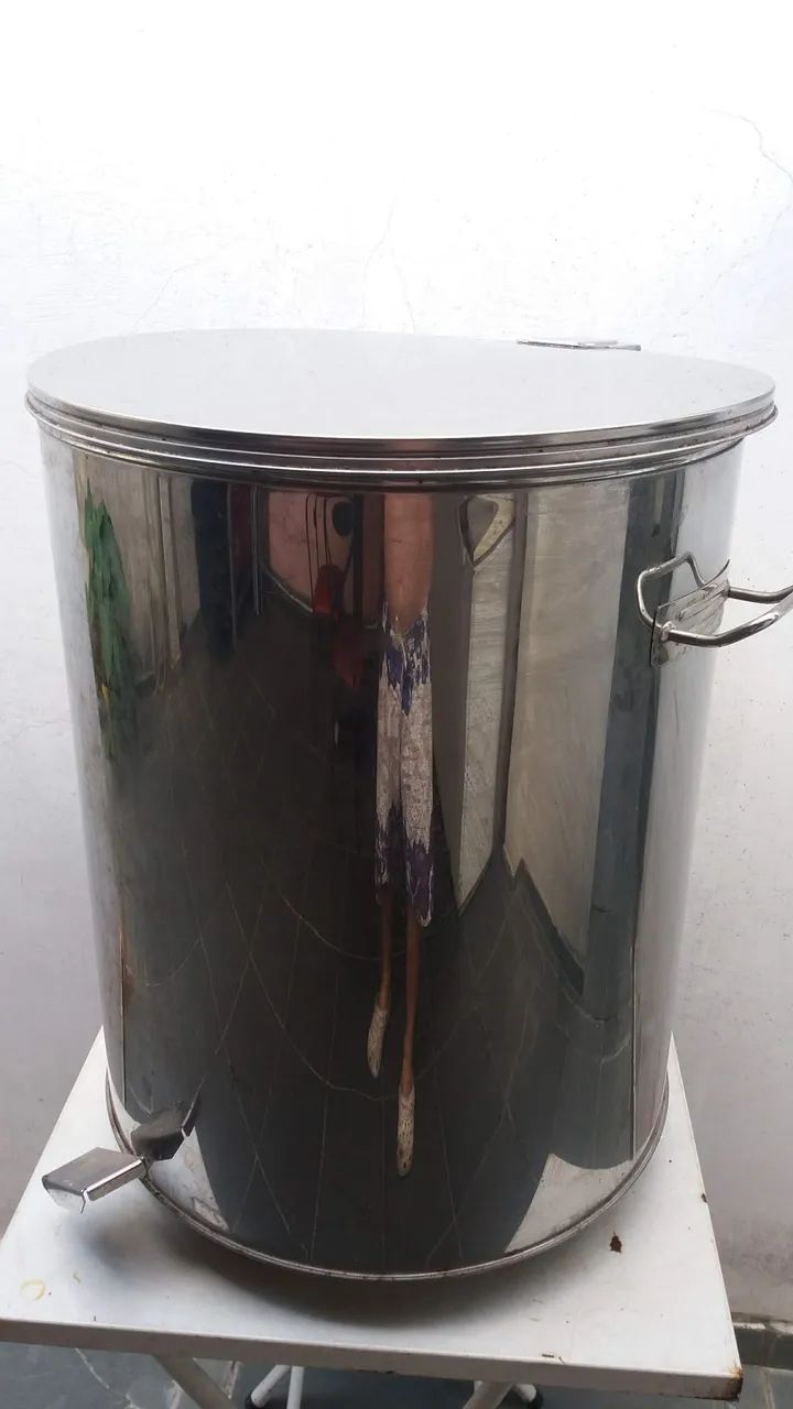 Lixeira inox 100 litros 