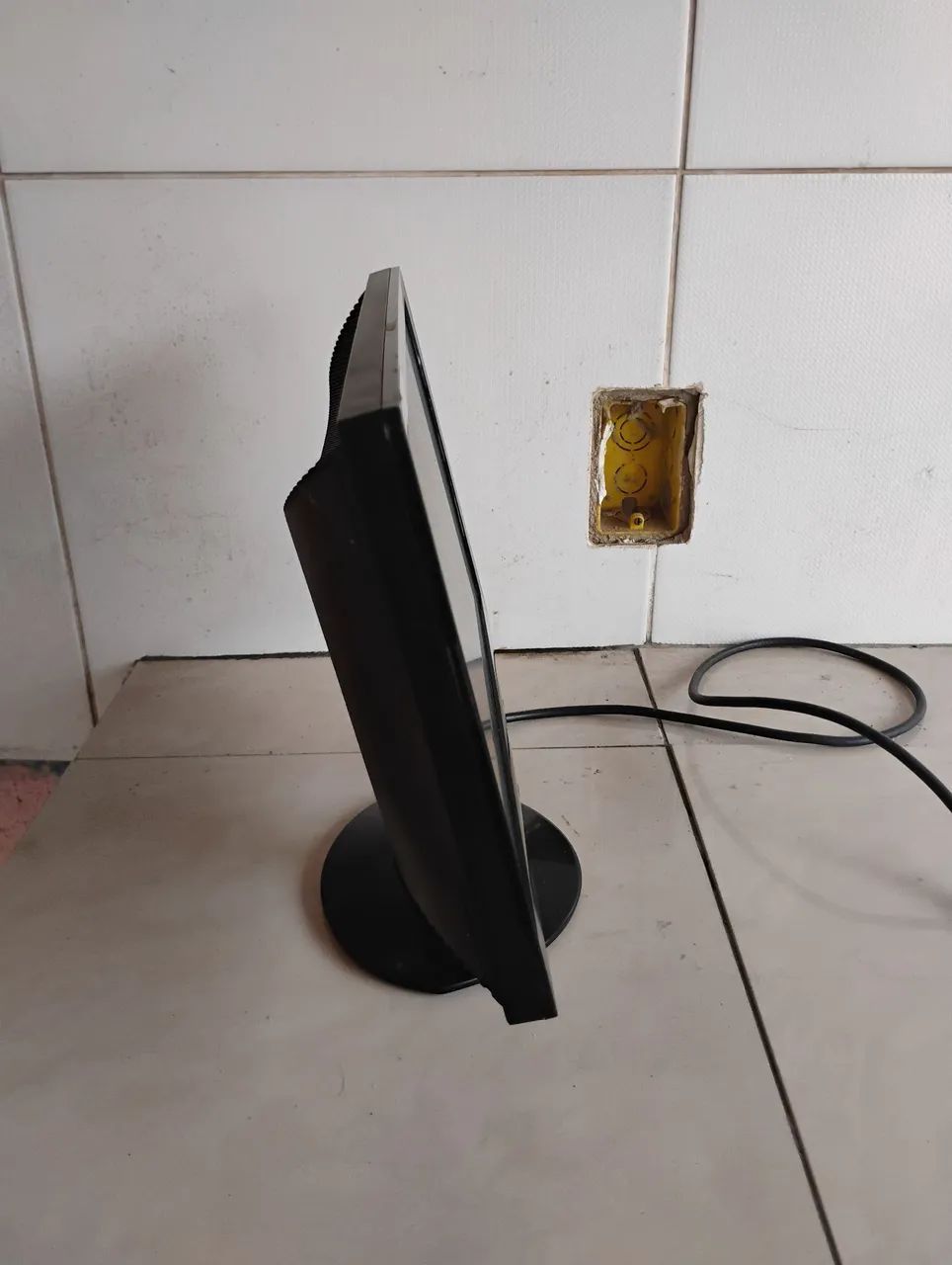 Monitor AOC 19? VGA funcionando - Foto 6