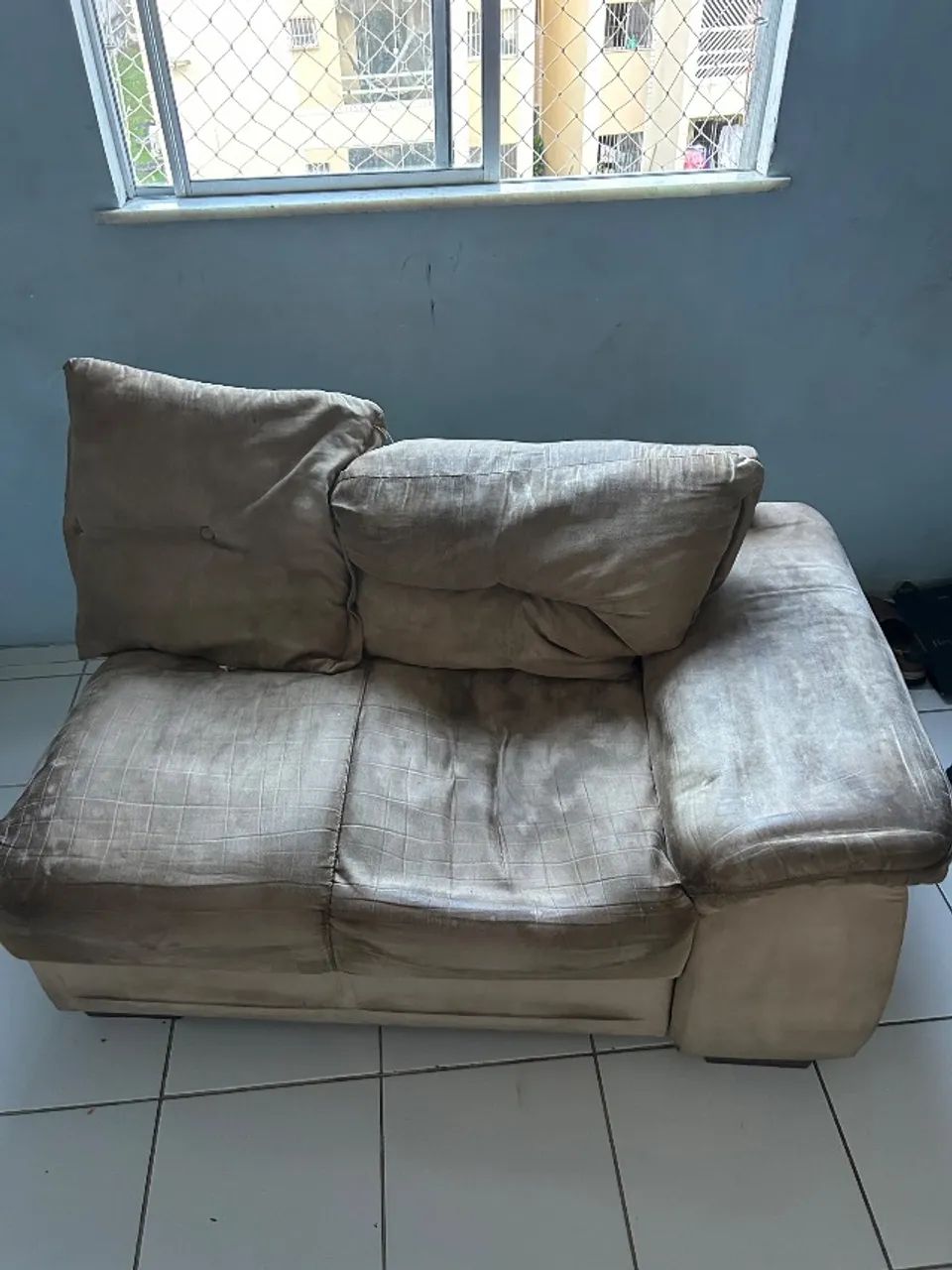 Sofá em L 5 lugares para reformar - Foto 3
